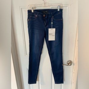 1822 Butter Skinny Jeans